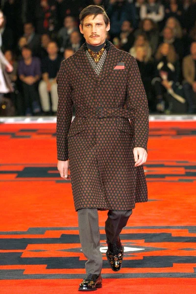 Look 17